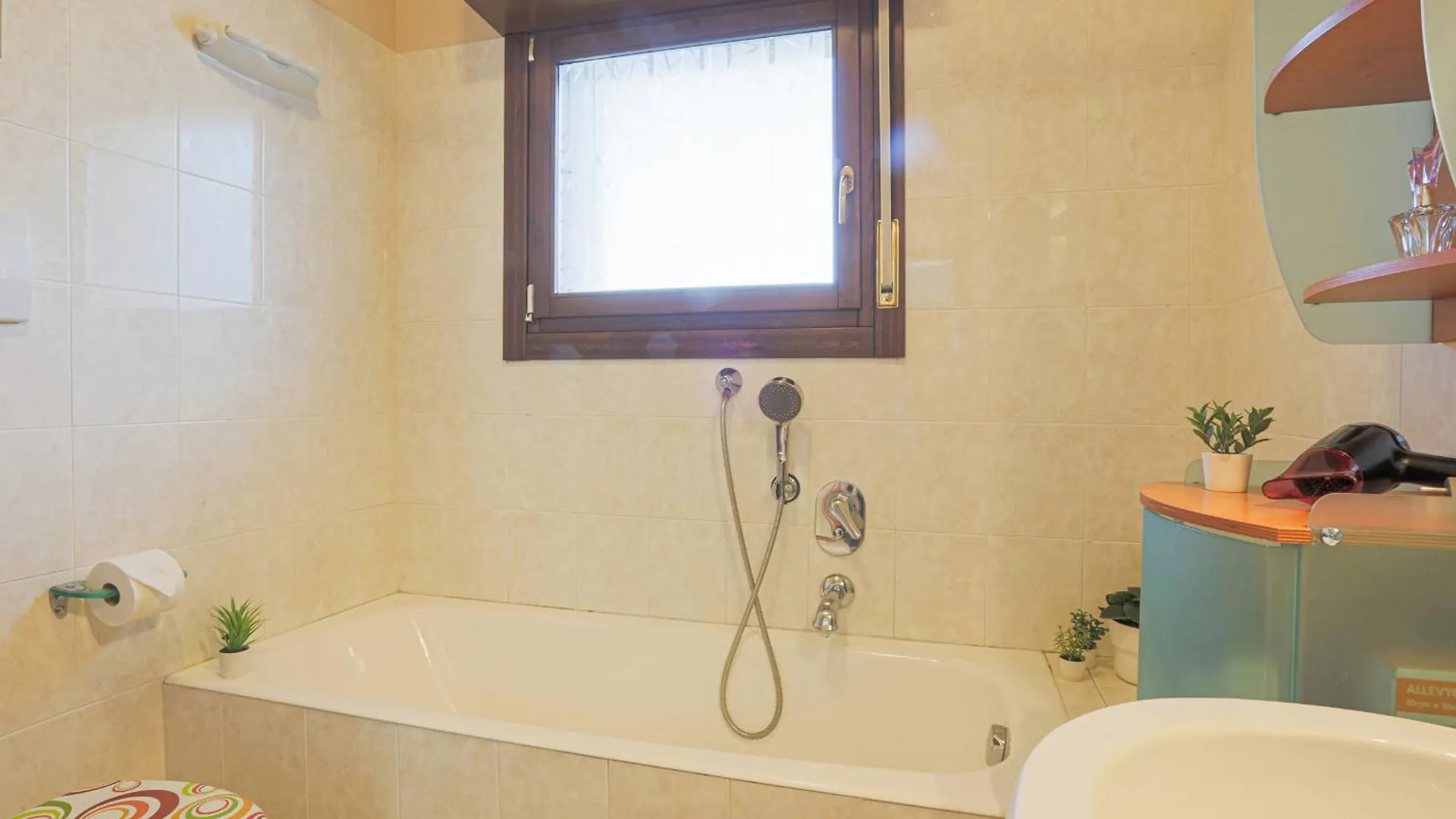 Camera Matrimoniale Sud Milano, Bagno Privato Opera Homestay